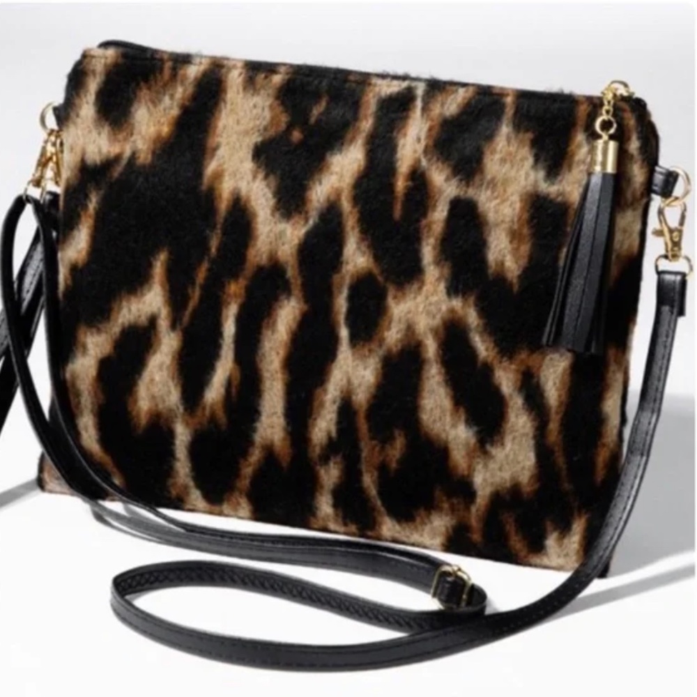 NWT Attractive Animal Print Crossbody Clutch bag in Brown and Black with Tassel!